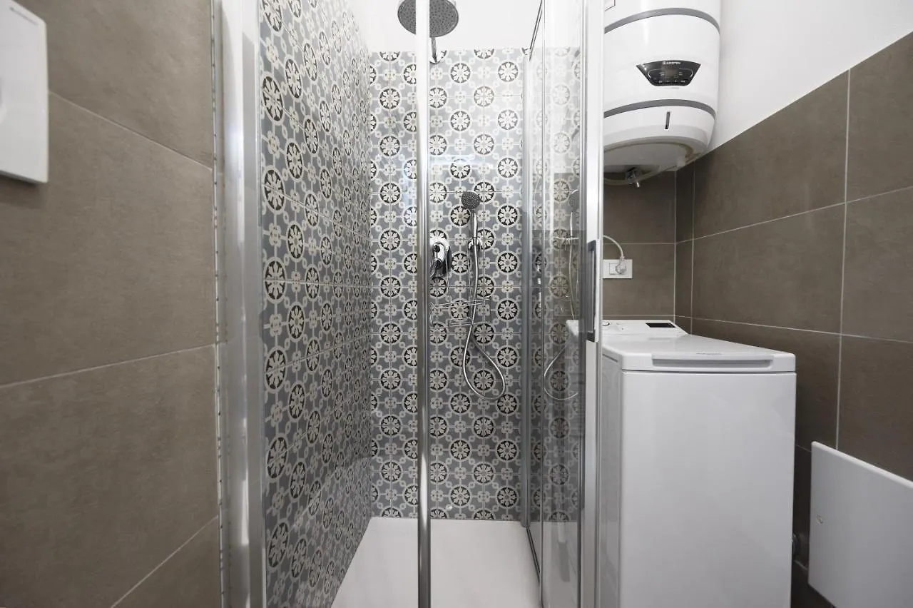Getthekey Lenzi Suites Bolonya 0*,